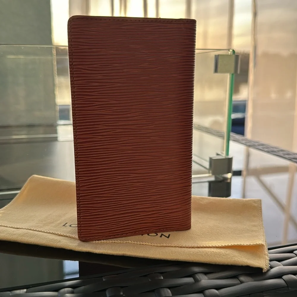 EUC orange/brown LV epi pocket organizer - Picture 5 of 15